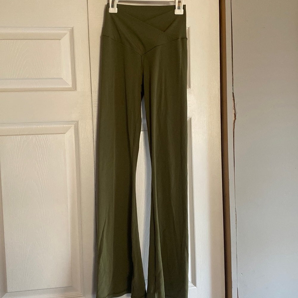 Offline by Aerie Green Crossover Flares
